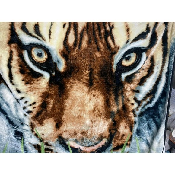 Val Warner Throw Blanket Tiger Face by Northwest Royal Plush Soft 60" x 50" - Picture 2 of 3